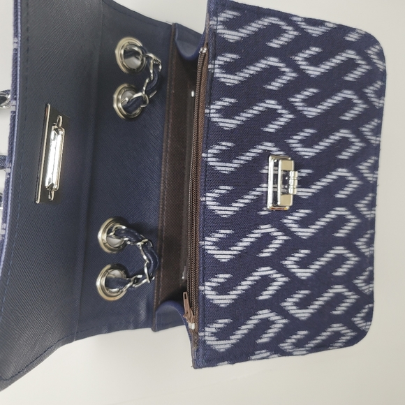 Cross body and shoulders bag. - Picture 7 of 12